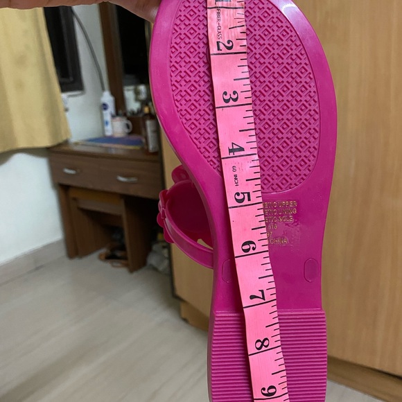 Tory Burch flip flop flats - Picture 8 of 9